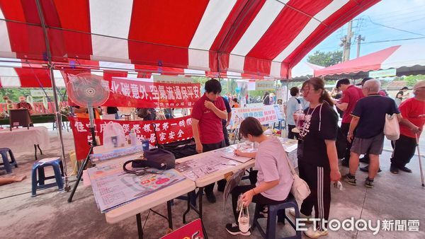 ▲台南龍崎區「深入崎境,尋龍祕境」社區營造成果展結合防災宣導,吸引眾多民眾參與。(記者林東良翻攝,下同)