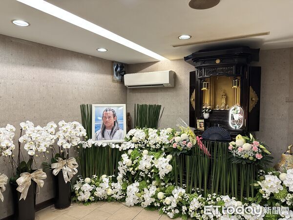 ▲▼ 顏正國靈堂內部照 。(圖/記者蔡琛儀攝)