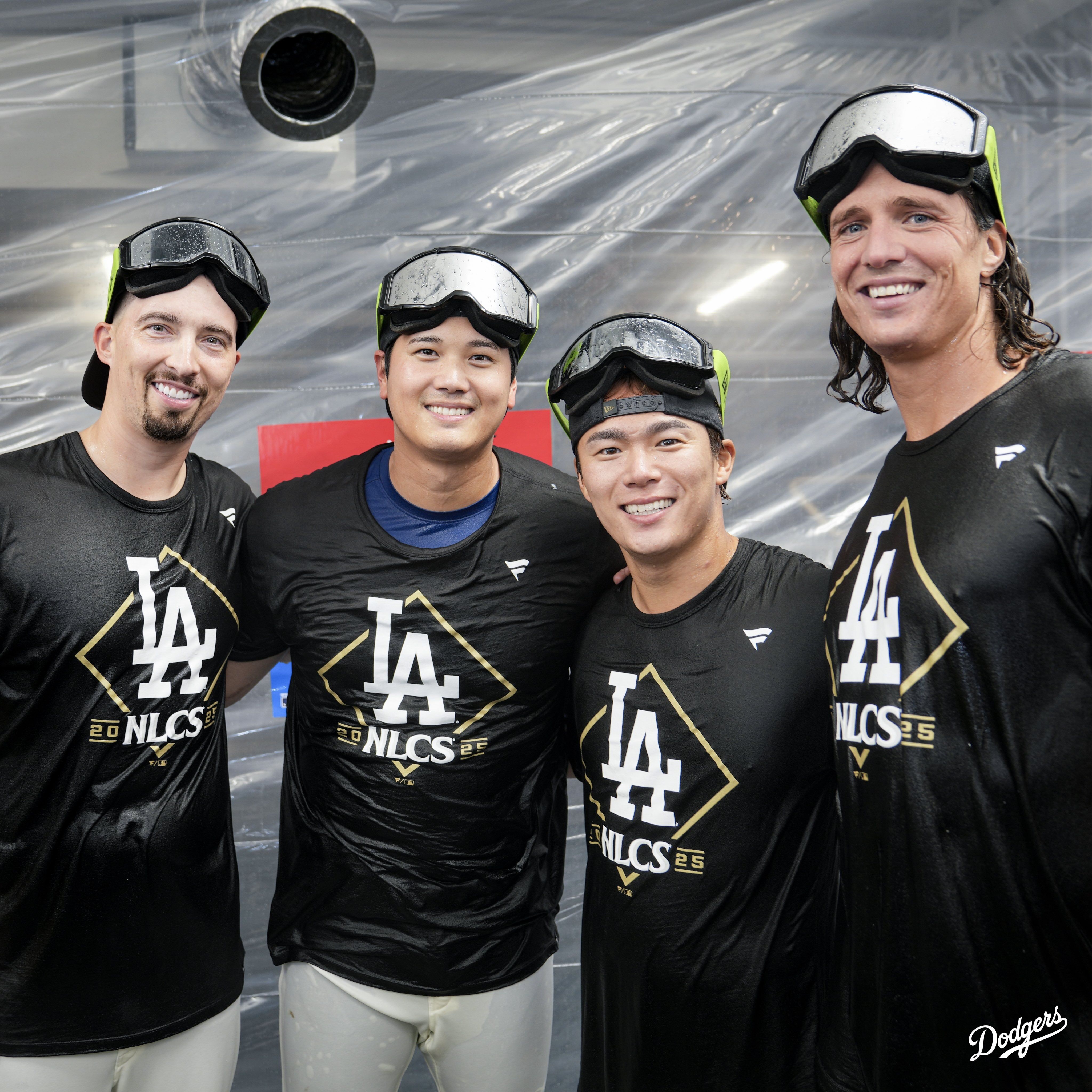 ▲▼道奇「夢幻先發四本柱」大谷翔平、山本由伸、史奈爾、格拉斯諾合體。(圖/翻攝自X/Los Angeles Dodgers)