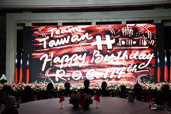 ▲▼邱垂正:去年獲准定居台灣港澳人士創近10年新高。(圖/翻攝陸委會)