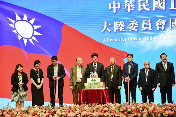 ▲▼邱垂正:去年獲准定居台灣港澳人士創近10年新高。(圖/翻攝陸委會)