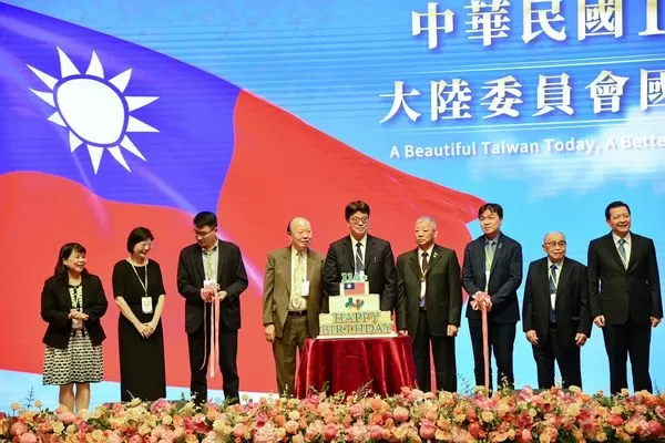 ▲▼邱垂正:去年獲准定居台灣港澳人士創近10年新高。(圖/翻攝陸委會)