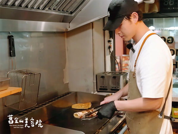 ▲連晨翔開拍前特別到早餐店展開「早餐修煉之旅」。(圖/TVBS提供)