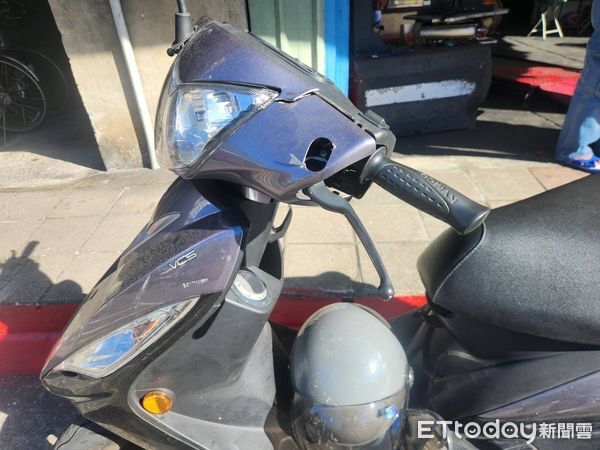 ▲▼北市臥龍街保時捷疑似閃狗釀車禍。(圖/記者邱中岳翻攝)