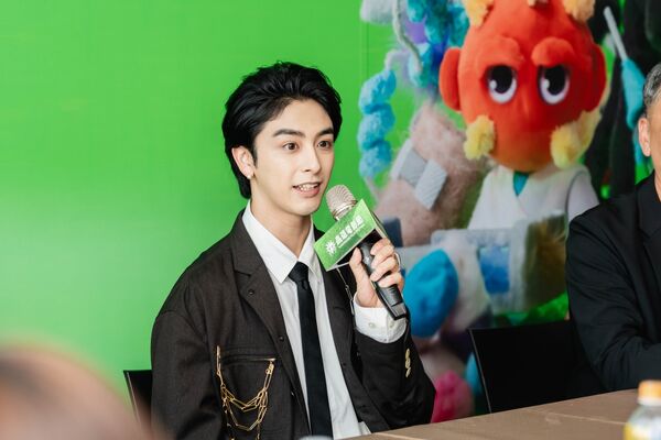 ▲《魔女沒條件》導演小南敏也、演員新原泰祐、製作人久保和明。(圖/高雄電影節提供)