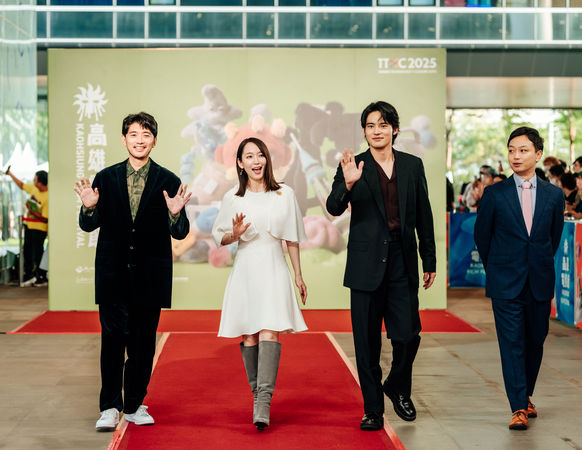 ▲2025「高雄電影節」紅毯:《九龍大眾浪漫》曾少宗、吉岡里帆、水上恒司。(圖/高雄電影節提供)