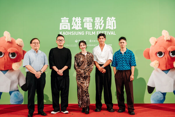 ▲2025「高雄電影節」紅毯:《動物園》監製唐在揚、導演蘇文聖、邵雨薇、王柏傑、李淳。(圖/高雄電影節提供)