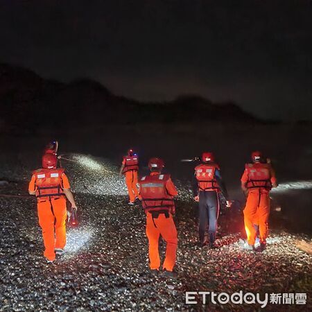 ▲▼海巡東部分署啟動岸、海聯合機制及警消前往救援,並申請空勤總隊空域搜救。(圖/海巡東部分署提供,下同)