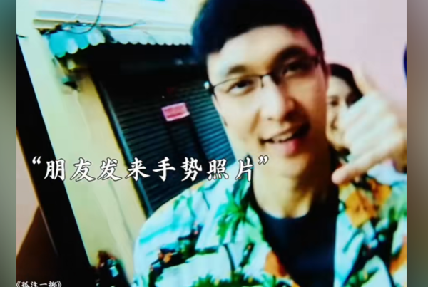 ▲男星郭俊辰直播「比6手勢」吃紅蛋糕。(圖/翻攝自微博)