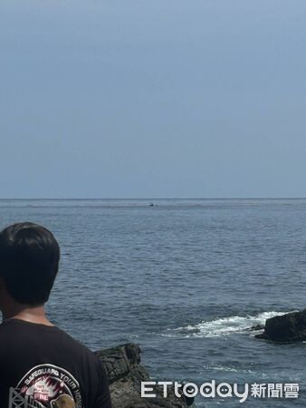 ▲▼ 新北市貢寮區萊萊磯釣場3名潛水客一度失聯,所幸被漁船救起。(圖/記者郭世賢翻攝,下同)