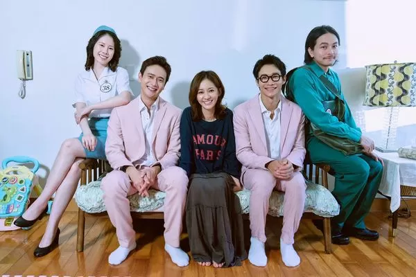 ▲《新手上路》爆花(蔡亘晏)、劉冠廷、陳意涵、黃冠智、楊銘威、天心、于子育、導演洪子鵬。(圖/文策院、四方四隅提供)