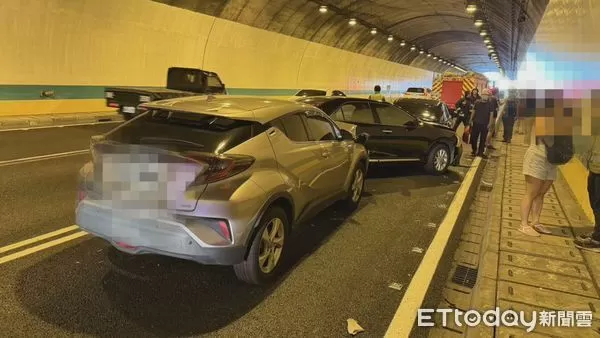 ▲▼國道三號北上0.9公里處基隆隧道口,今日下午發生一起4車連環撞 。(圖/記者郭世賢翻攝)