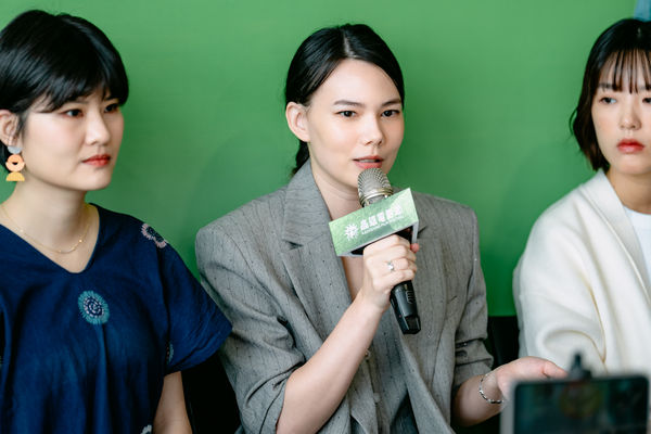 ▲「高雄拍」短片《人魚漢斯》導演黃詩柔、紀培慧;《看現場》導演臧晟傑、演員周健瑜;《耳鳴》導演黃洛瑤、演員鄧筠熹。(圖/高雄電影節提供)