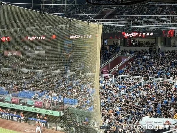 ▲猿獅挑戰賽G2滿場18000人破紀錄! 歷年最高。(圖/記者胡冠辰攝)