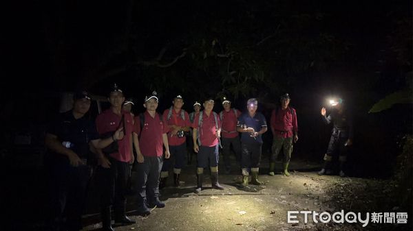 ▲▼陳姓山友獨攀竹山鎮陳東坑山迷路,警義消急救員。(圖/記者高堂堯翻攝)
