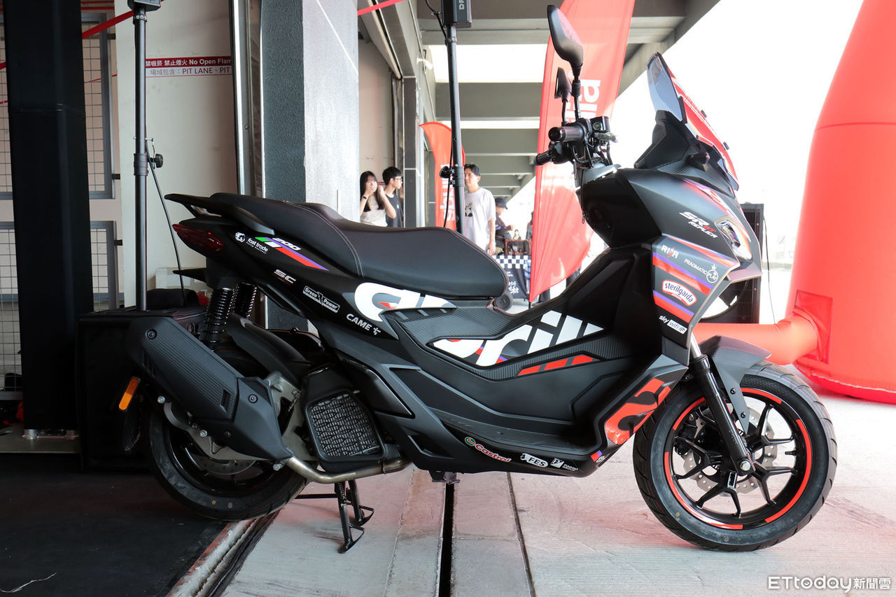 ▲51.9萬起!Aprilia「旗艦+中量級跑車重機」登台 GP級大翅膀上身。(圖/記者張慶輝攝)
