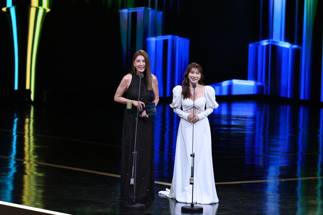 ▲▼小禎、佩甄擔任第60屆廣播金鐘頒獎人。(圖/三立提供)