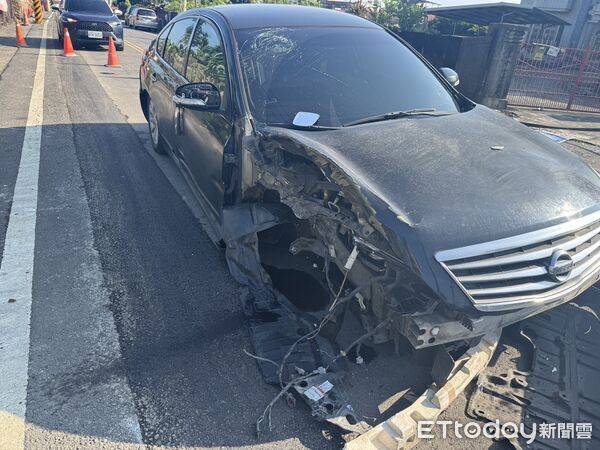 ▲▼屏東自撞車禍。(圖/記者陳崑福翻攝)