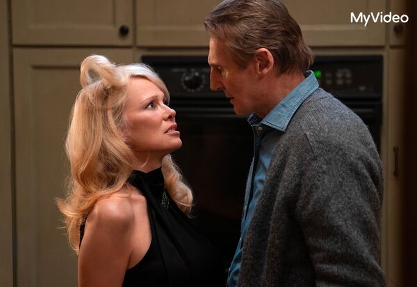 ▲《脫線神探》連恩尼遜(右)與潘蜜拉(左)傳假戲真做。(圖/台灣大哥大MyVideo提供)