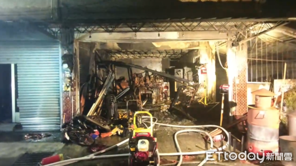 ▲▼雲林斗六民宅深夜竄火! 隔壁3人嚇到送醫。(圖/記者游瓊華翻攝)