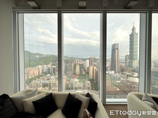 ▲北市信義區高空咖啡廳「KA Sky coffee」不對外開放了!業者於inline訂位系統上公告,11月26日起僅提供大樓商務使用,停止對外開放。(圖/記者彭懷玉攝)