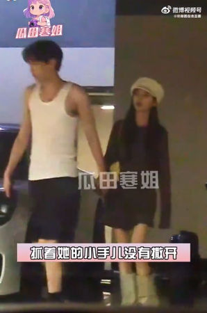 ▲▼田栩寧「牽手女友」被直擊。(圖/翻攝自微博/瓜田寒姐)