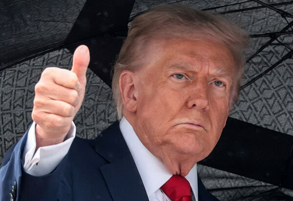 ▲▼ 川普登上空軍一號飛往以色列。(圖/路透)