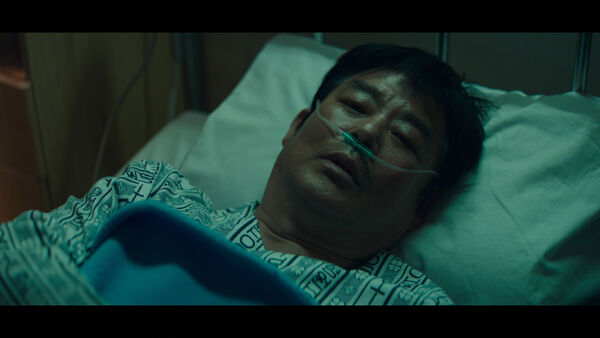 ▲▼ 每晚幫爸爸刷皮鞋!2PM李俊昊父驟逝 《颱風商社》最後一幕太催淚。(圖/翻攝自Netflix)