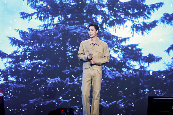 ▲▼李宰旭爆紅初訪台灣:沒想到粉絲這麼多! 抱禮物上飛機至今難忘。(圖/D-SHOW提供)