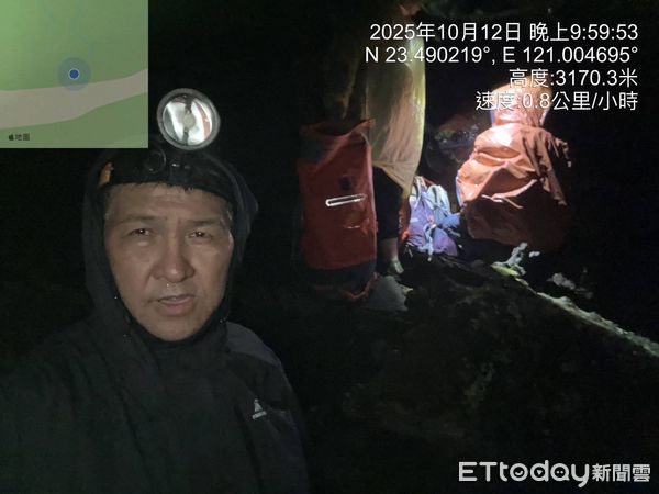 ▲山友因淋雨失溫無法自行行動,通報警消協助救援。(圖/記者高堂堯翻攝)