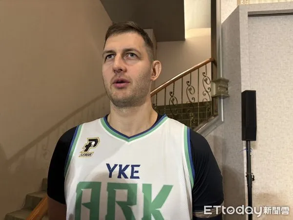 ▲PLG職籃新軍洋基方舟睦那京、李恩娜、庫薩斯、葉惟捷、張鎮衙、錢韋成、李逸驊。(圖/記者杜奕君攝)