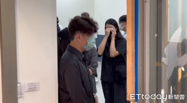 ▲▼長榮女空服員猝逝,同事到告別式追思。(圖/記者白珈陽攝)