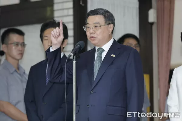 ▲▼針對花蓮立委傅崑萁連日就光復鄉水災就謮問題與中央槓上,行政院長卓榮泰14日赴立院接受施政總質詢時表示,中央拼命救災而傅崑萁卻只會把責任往上推,只是在為自己做垂直避難。(圖/記者湯興漢攝)