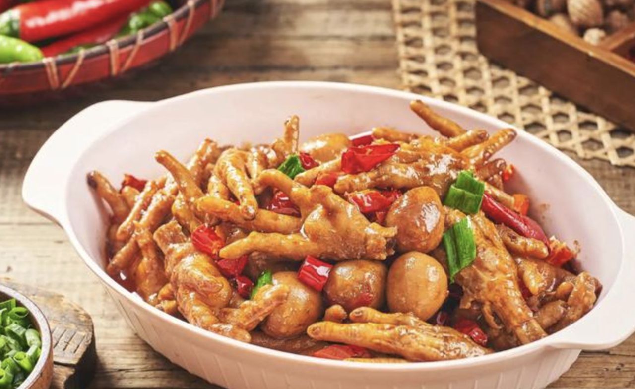 ▲廣東一名女孩在江西吃雞腳辣到呼吸性鹼中毒送醫。(圖/翻攝瀟湘晨報)