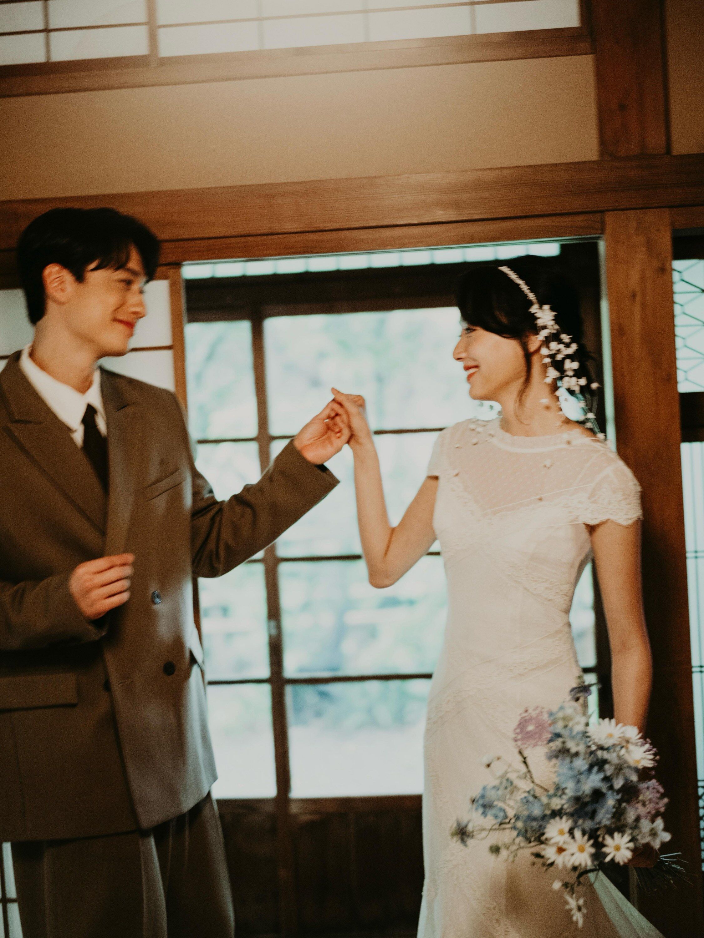 ▲劉俊謙、蔡思韵於日本低調完婚。(圖/MOM production limited提供)