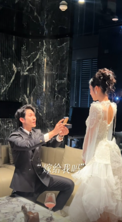 ▲▼短劇女神林琦婷點頭答應求婚。(圖/翻攝自微博)