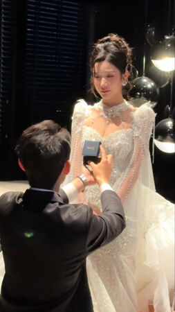 ▲▼短劇女神林琦婷點頭答應求婚。(圖/翻攝自微博)