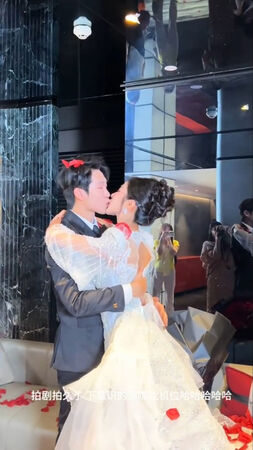 ▲▼短劇女神林琦婷點頭答應求婚。(圖/翻攝自微博)