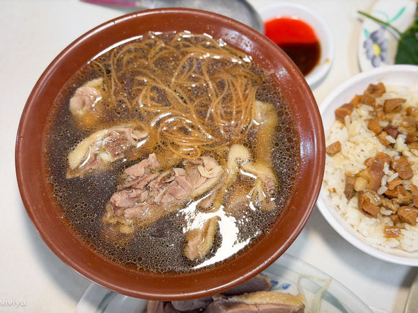 ▲▼雲林斗南40年老字號「圓環當歸鴨」!在地人激推溫潤藥膳當歸鴨麵線。(圖/部落客VIVIYU提供)