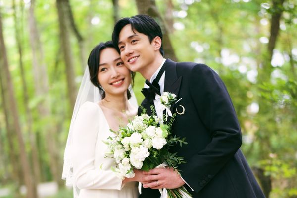 ▲劉俊謙、蔡思韵於日本低調完婚。(圖/MOM production limited提供)