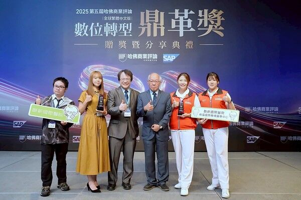 ▲聯新國際醫院「鏡管家」榮獲鼎革獎肯定