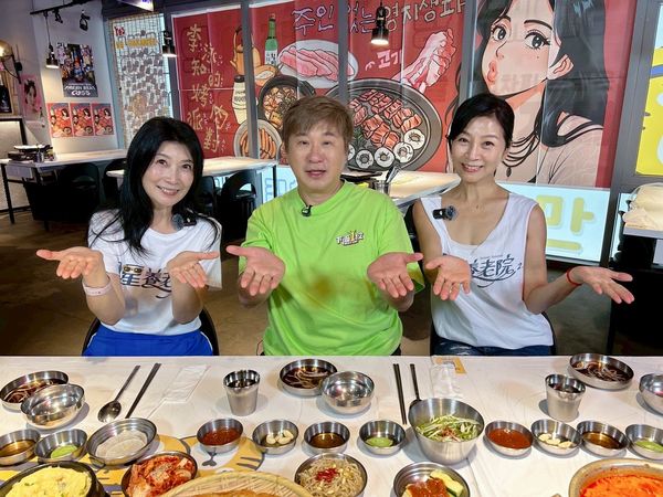 ▲黃嘉千(左起)胡瓜與方文琳是多年交情。(圖/下面一位)