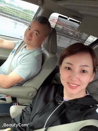 ▲郁方老公「簽字筆修10年名牌包」! 整理公公衣櫃:果然家風嚴謹。(圖/翻攝自郁方臉書)