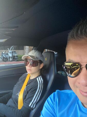 ▲郁方老公「簽字筆修10年名牌包」! 整理公公衣櫃:果然家風嚴謹。(圖/翻攝自郁方臉書)