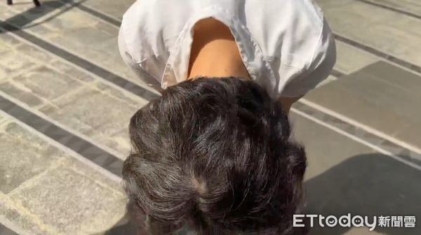 ---1300前勿用---▲竹北女童溺斃,托嬰中心負責人鞠躬道歉了。(圖/記者地方中心翻攝,下同)