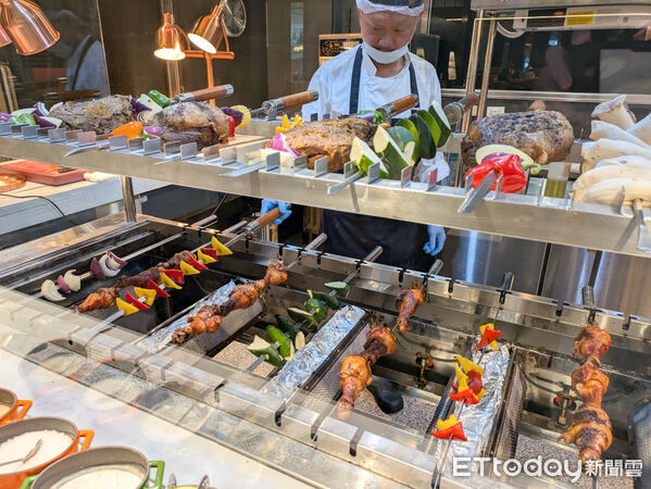 ▲探索廚房改裝必吃菜色一次看。(圖/記者黃士原攝)