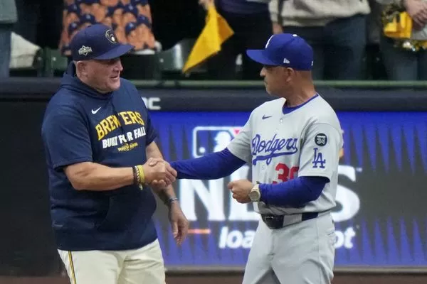 ▲墨菲(Pat Murphy)(左)與道奇總教練羅伯斯(Dave Roberts)。(圖/達志影像/美聯社)