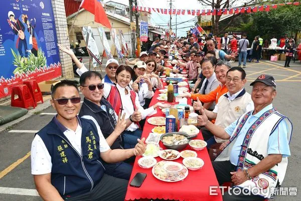 ▲清境長街宴熱鬧開席,宣示「2025清境火把節」即將登場。(圖/南投縣政府提供,下同)