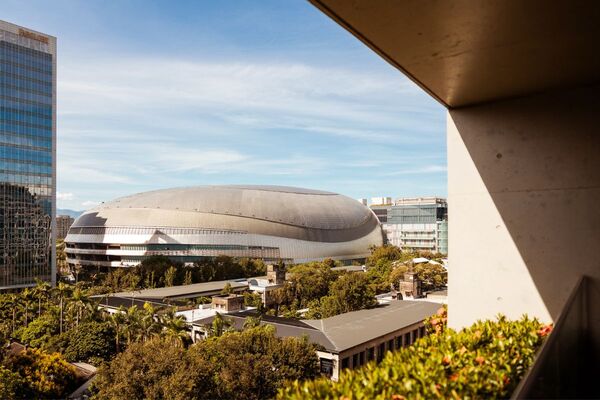 ▲誠品行旅客房陽台飽覽台北市景。(圖/業者提供)