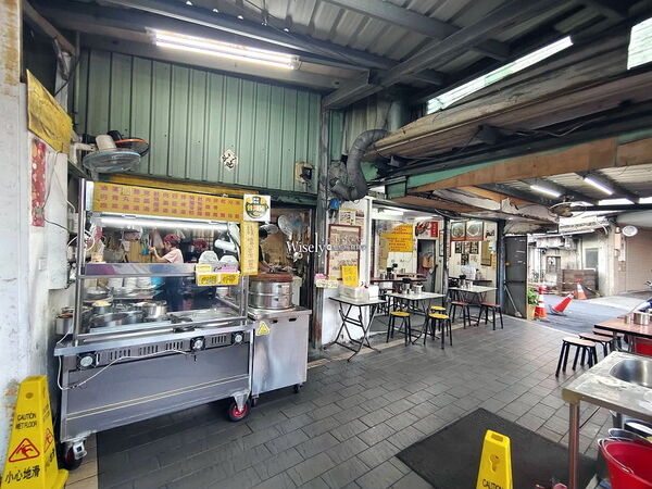 ▲▼阿萬油飯。(圖/部落客WISELY’S 拍拍照寫寫字授權提供)